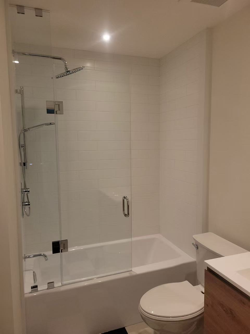 Bathtub glass screen