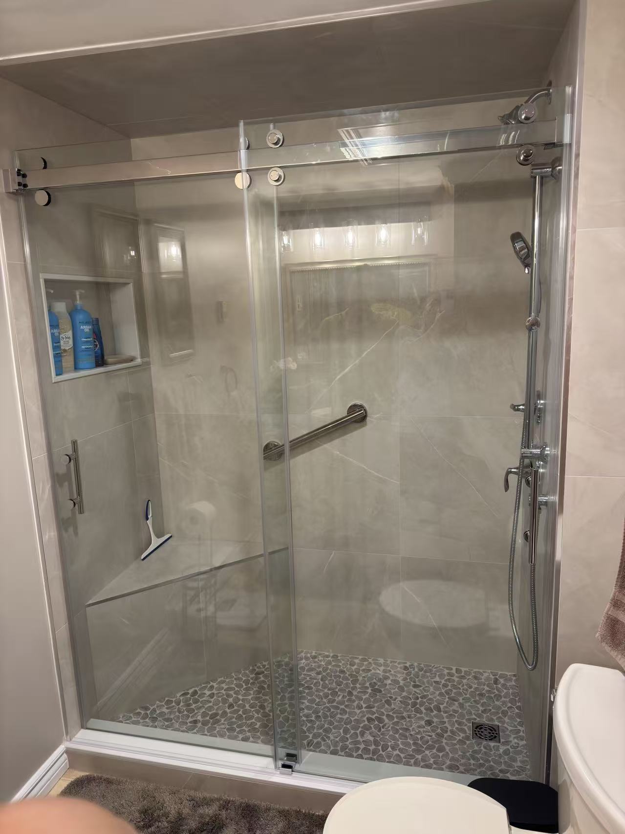 Sliding shower door